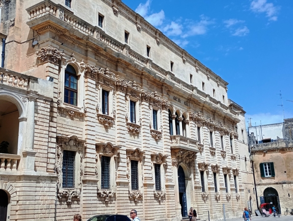 Zdjęcie z Włoch - Przepiękny, bogato zdobiony  budynek dawnego Seminarium (Palazzo del Seminario)  w