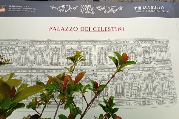 Zdjęcie z Włoch - wspaniała fasada Pallacio del Cellestini - niestety w remoncie
