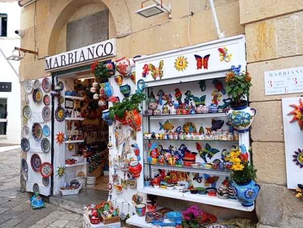 Zdjęcie z Włoch - i tutaj, podobnie jak w Polignano czy w Lecce- spotykam typową dla południa Mare Nostrum - 