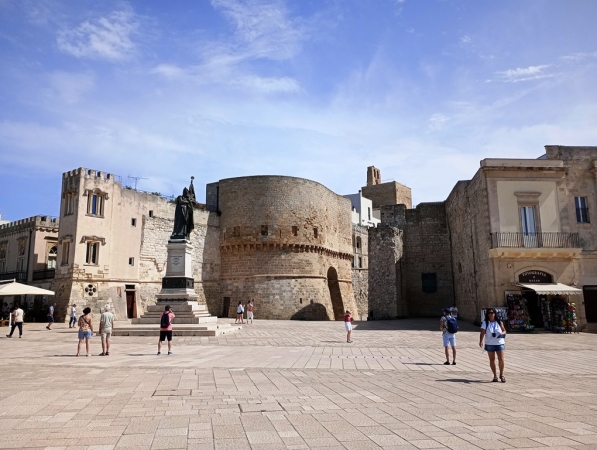 Zdjęcie z Włoch - główny plac nadmorski w Otranto