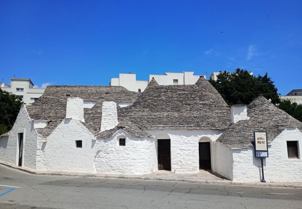 Zdjęcie z Włoch - Casa Lippolis to XVIII wieczne trullo ; chyba najstarsze trullo w mieście