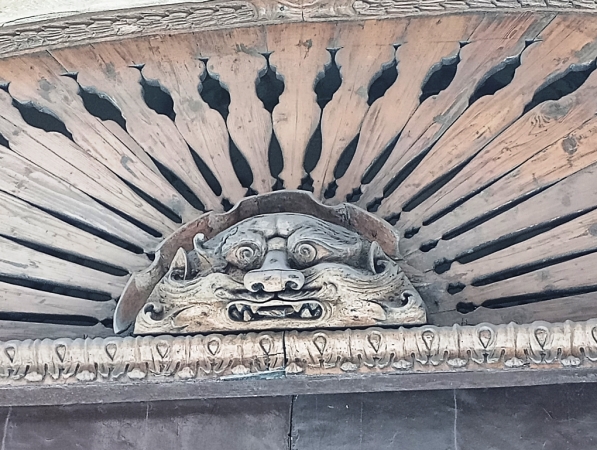 Zdjęcie z Włoch - detal nad bramą Palazzo