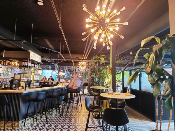 Zdjęcie z Holandii - pierwszy hotel "Ibis Amsterdam Airport Schiphol" tuż przy lotnisku, ale 