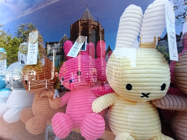 Zdjęcie z Holandii - najsłynniejsza maskotka w Holandii; Miffy-króliczek "urodzony" w Niderlandach w 1953 roku, ponad 85 