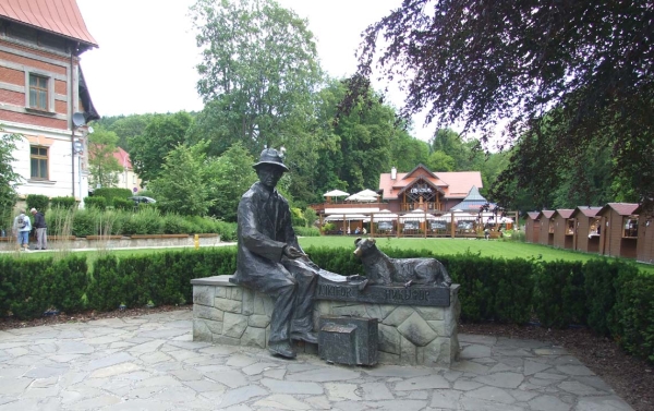 Zdjęcie z Polski - ławeczka Nikifora