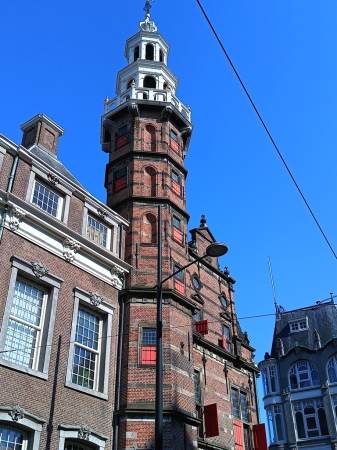 Zdjęcie z Holandii - wieża Oude Stadhuis - Starego Ratusza zbudowanego w  1564r;