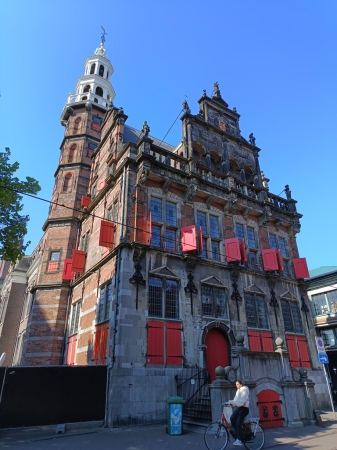 Zdjęcie z Holandii - Oude Stadhuis w całości od strony fasady frontowej