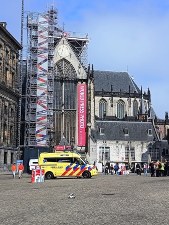 Zdjęcie z Holandii - remontowany XV-wieczny Nieuwe Kerk - tutaj odbywają się 