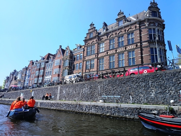 Zdjęcie z Holandii - Amsterdam z perspektywy Kanałów....