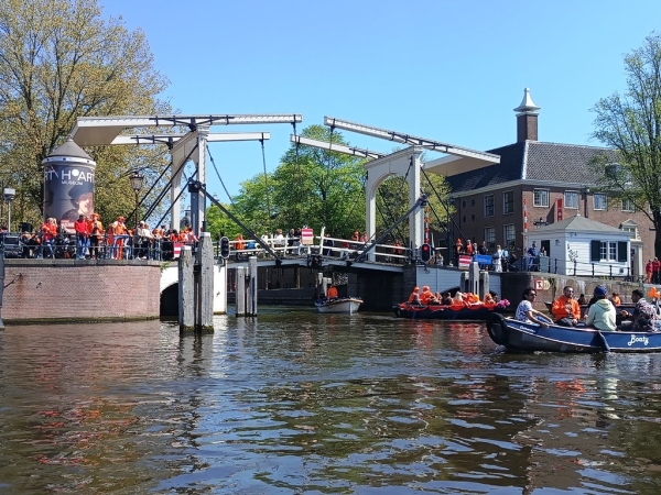 Zdjęcie z Holandii - mosty zwodzone nad kanałami Amsterdamu