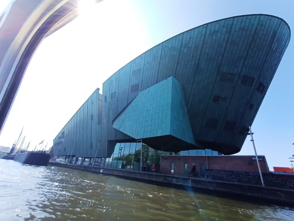 Zdjęcie z Holandii - Muzeum rocznie odwiedza ok.  670 000 zwiedzających, co czyni go ósmym 