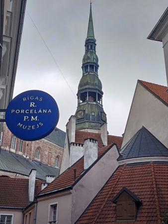 Zdjęcie z Łotwy - wieża ma 123 m wysokości; wjeżdża się na nią windą i podziwia wspaniałą panoramę miasta; zatem
