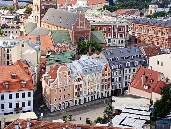 Zdjęcie z Łotwy - ryskie kamieniczki z góry...; z każdej strony urocze