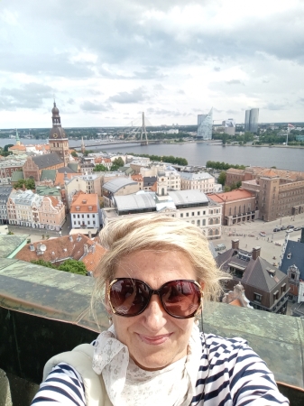 Zdjęcie z Łotwy - na szczycie wiadomo- wiatrzysko łeb urywa, więc po fryzurach ni ma śladu:)))