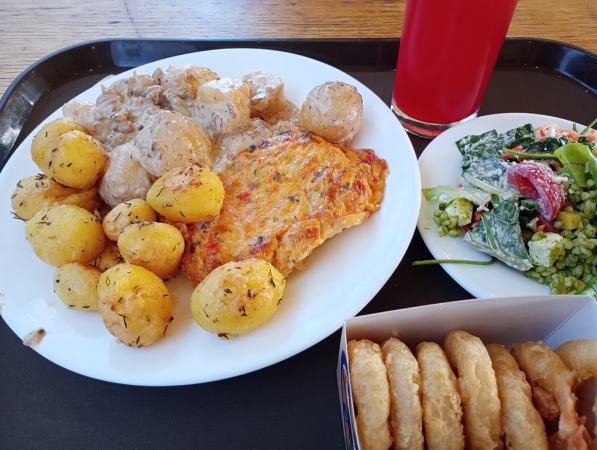 Zdjęcie z Łotwy - porcje ogromniaste i jeszcze smażone krążki krabowe  na spółkę (uwielbiam je:))