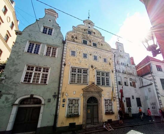 Zdjęcie z Łotwy - gotyckie kamieniczki "Trzej Bracia"-  To Najstarszy kompleks domów mieszkalnych z XV wieku; 