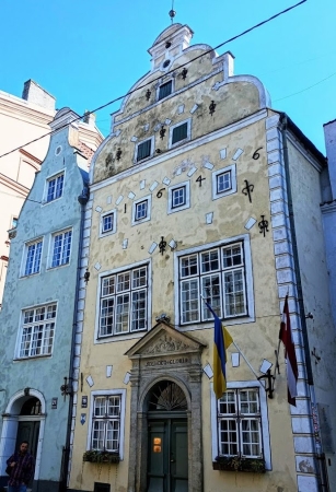 Zdjęcie z Łotwy -  Średni ?brat?, to najpiękniejszy z nich, został zbudowany w 1646 roku