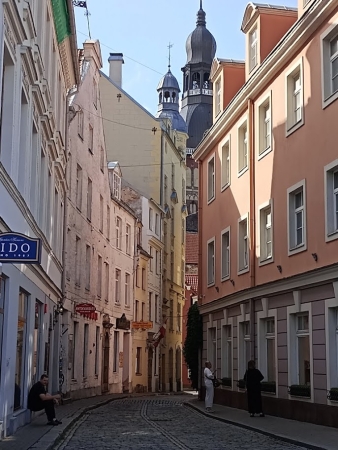 Zdjęcie z Łotwy - ryskimi, uroczymi uliczkami zmierzamy dalej...