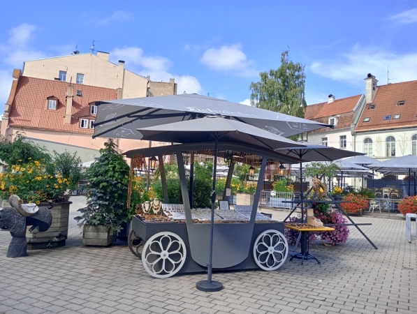 Zdjęcie z Łotwy - plac Liwski jest bardzo klimatyczny....
