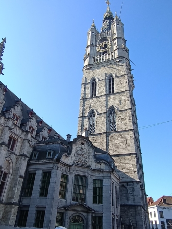 Zdjęcie z Belgii - Gandawa ; wieża het Belfort van Gent jest jedną z trzech wież górujących nad starówką Gandawy 