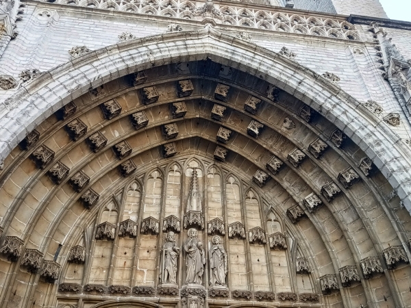 Zdjęcie z Belgii - katedra św. Bawona (Sant Baaf) to najstarszy kościół w mieście konsekrowany w 942 roku!!!