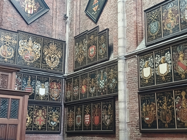 Zdjęcie z Belgii - herby rodowe znamienitych rodów i flamandzkiej arystokracji