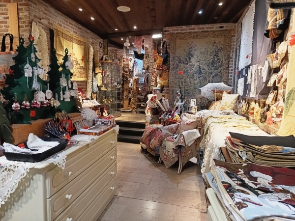 Zdjęcie z Belgii - całe sklepy z koronkami....