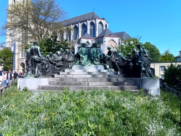 Zdjęcie z Belgii - wielki pomnik Braci van Eyck