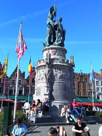 Zdjęcie z Belgii - Brugia; pomnik bojowników o wolność - Jana Breydela i Pietera de Conincka, którzy w 1302 roku 