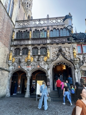 Zdjęcie z Belgii - bazylika ta posiada dwie kaplice: dolna w stylu romańskim (XII wiek) i górną w stylu 