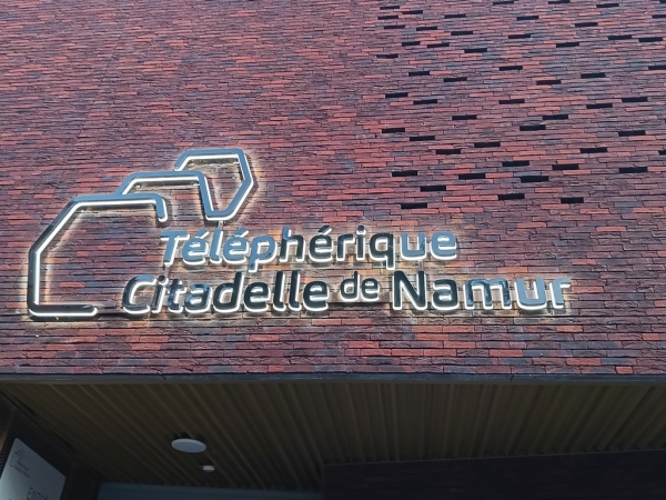 Zdjęcie z Belgii - Namur; do Cytadeli jeździ kolejka wagonikowa; niestety o tej porze nieczynna:( więc nie skorzystamy.