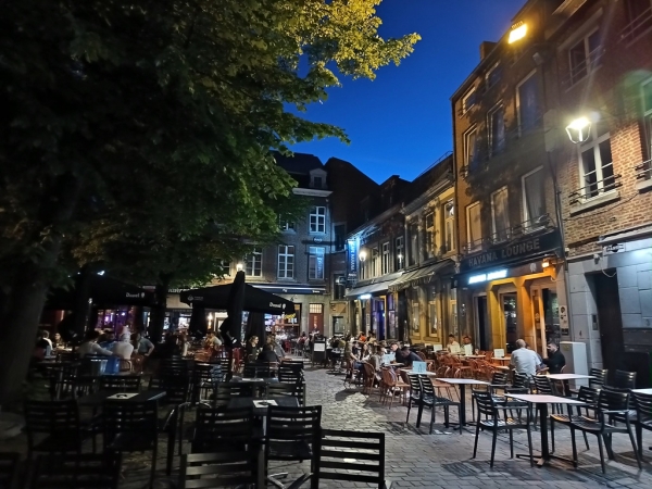 Zdjęcie z Belgii - wieczorem idziemy sobie jeszcze do knajpki na ryneczku Namur na lokalne piwko 