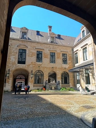 Zdjęcie z Belgii - Bruksela, na dziedzińcu ratusza