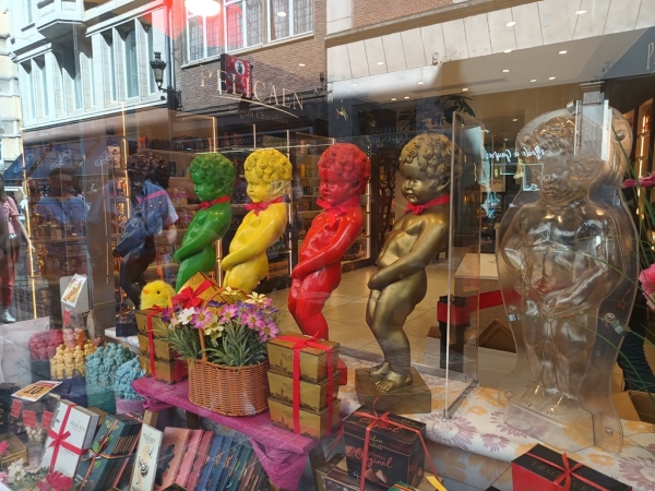 Zdjęcie z Belgii - Bruksela i Manneken Pis obecny w wyrobach czekoladowych 