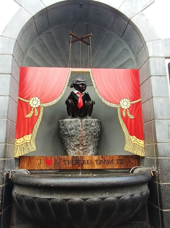 Zdjęcie z Belgii - Janneke Pis - żeński odpowiednik sikającego chłopca- jako nowy symbol Brukseli:) 