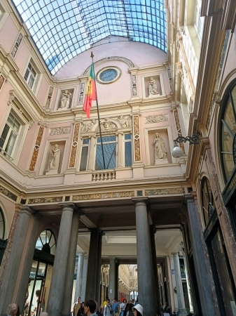 Zdjęcie z Belgii - galeria św. Huberta składa się z 3 części: Galerii Królewskiej, następnie 