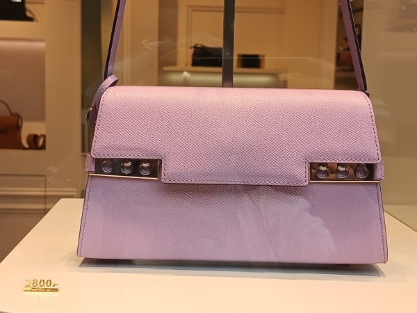 Zdjęcie z Belgii - lub np. taka mini-torebunia od Delvaux za bagatelka tylko 3800 Euro:) a swoją drogą firma