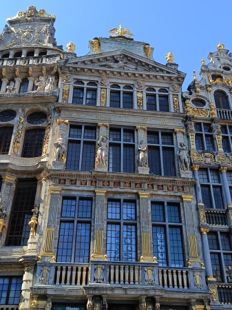 Zdjęcie z Belgii -  kamienica Maison de la Louve (Dim Wilka) płonął kilkakrotnie; Na górze 