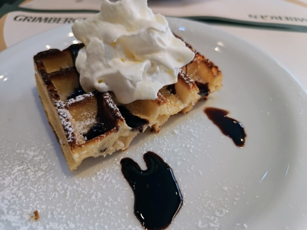 Zdjęcie z Belgii - na deser jeszcze gofry i uffff.... zdecydowanie przesadziłyśmy tu z tym "żarciem" :):)))) 