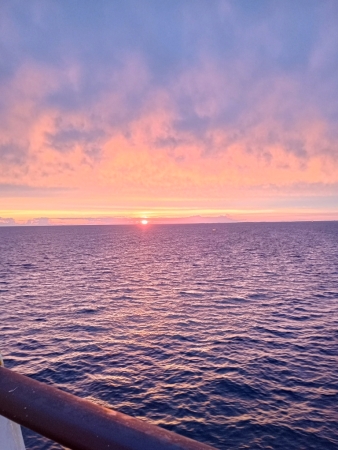 Zdjęcie ze Szwecji - piękny zachód i spokojne wody... idealnie na morską przygodę....