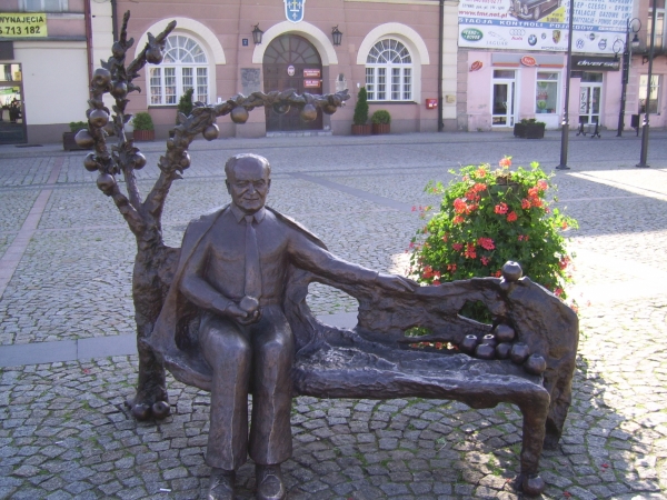 Zdjęcie z Polski - Ławeczka prof. Pieniążka