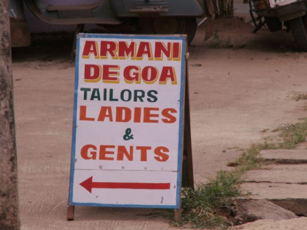 Zdjęcie z Indii - Armani też jest :)