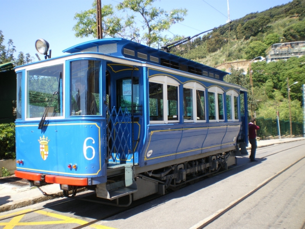 Zdjęcie z Hiszpanii - Niebieki tramwaj