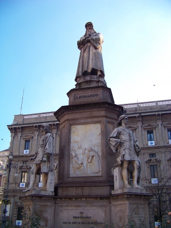 Zdjęcie z Włoch - Pomnik Leonarda da Vinci