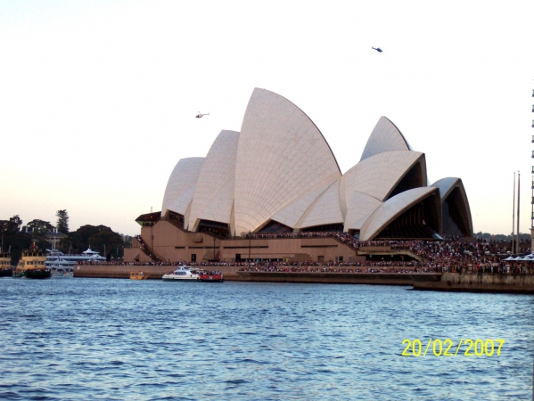 Zdjęcie z Australii - Opera, tlumy ludzi...