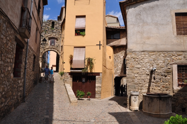 Zdjęcie z Hiszpanii - uliczki Besalu