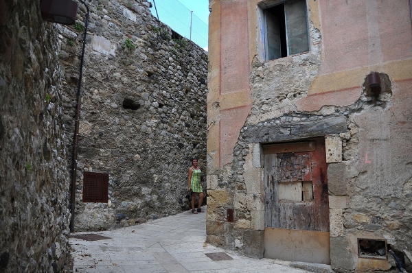 Zdjęcie z Hiszpanii - uliczki Besalu