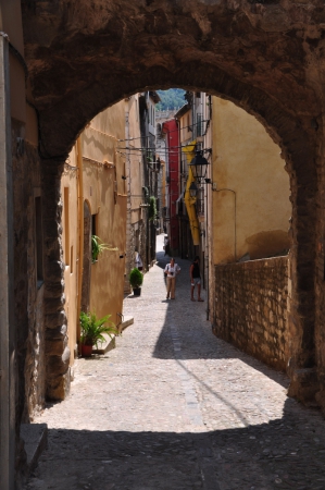 Zdjęcie z Hiszpanii - uliczki Besalu