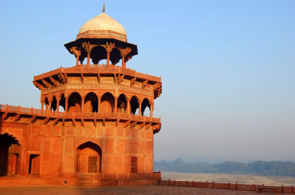 Zdjęcie z Indii - baszta przy Taj Mahal