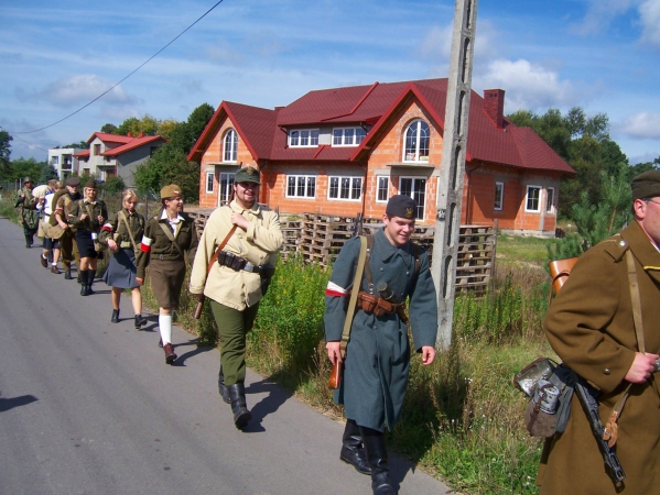 Zdjęcie z Polski - Przemarsz przez wies